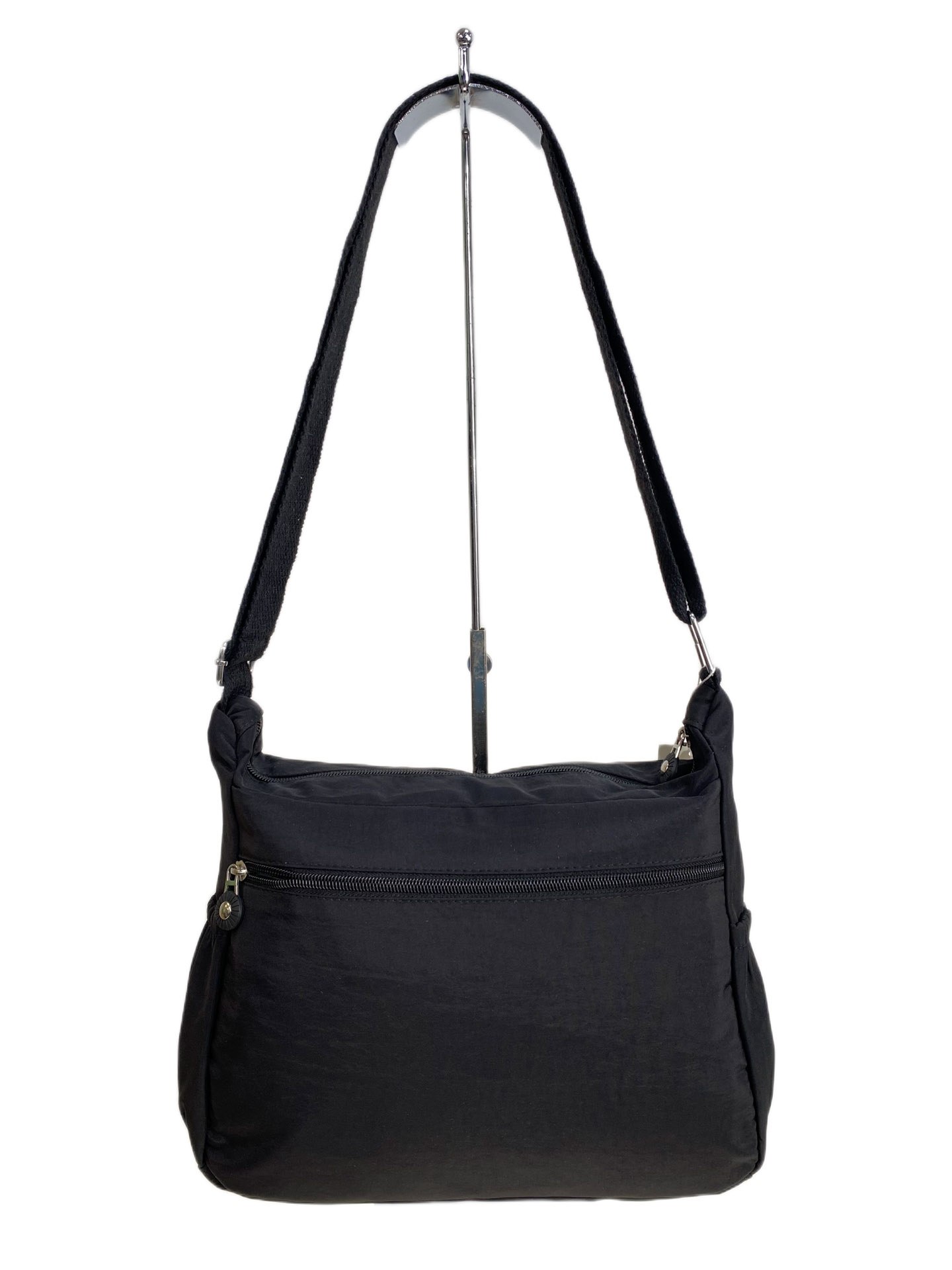 На фото 2 - Женская cумка из текстиля, цвет черный На фото 2 - Женская cумка из текстиля, цвет черный