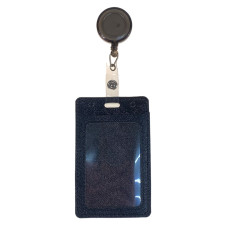 На фото 1 - Бейдж с лентой на рулетке вертикальный, цвет черный На фото 1 - Бейдж с лентой на рулетке вертикальный, цвет черный