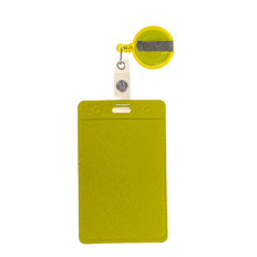 На фото 2 - Бейдж с лентой на рулетке вертикальный, цвет желтый На фото 2 - Бейдж с лентой на рулетке вертикальный, цвет желтый
