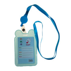 На фото 2 - Бейдж для пропуска с рулеткой и лентой, цвет голубой На фото 2 - Бейдж для пропуска с рулеткой и лентой, цвет голубой
