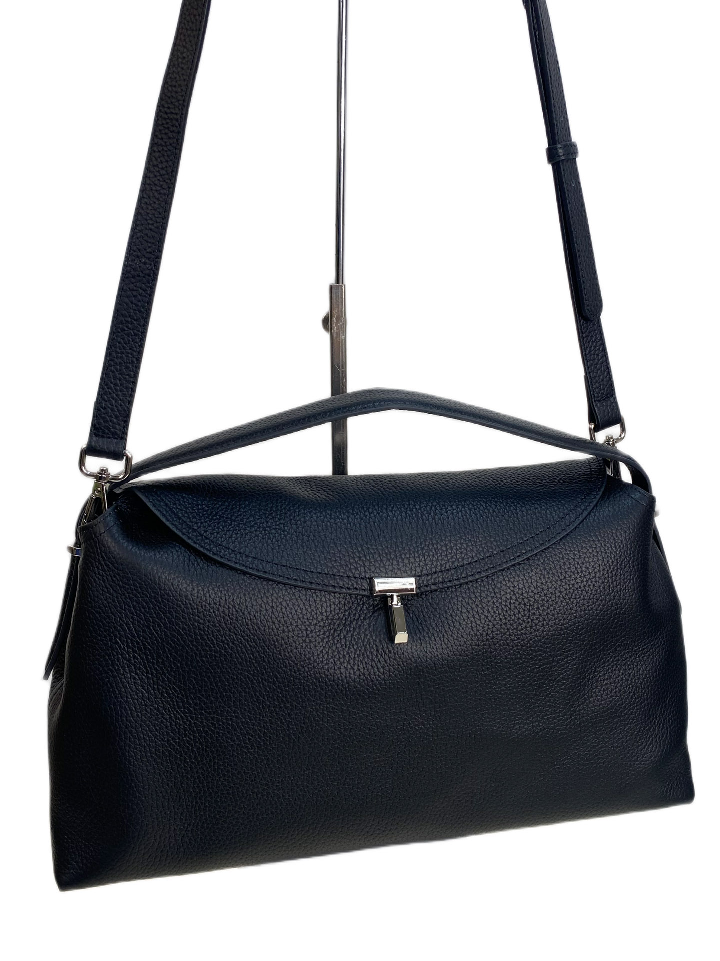 На фото 1 - Женская сумка из натуральной кожи, цвет черный На фото 1 - Женская сумка из натуральной кожи, цвет черный