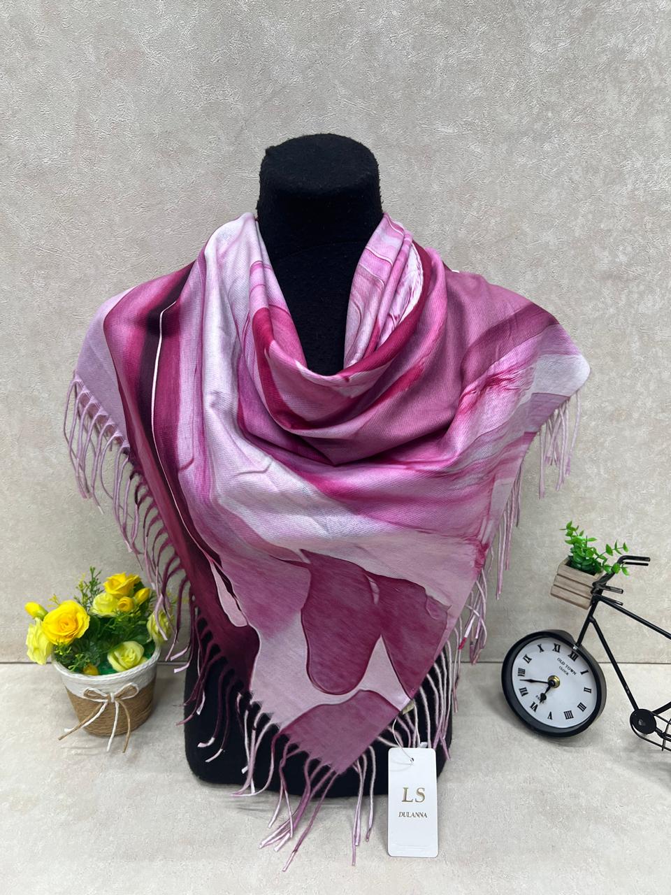 На фото 1 - Палантин в клетку из кашемира, мультицвет