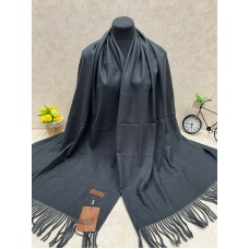 На фото 1 - Мягкий палантин из шерсти, цвет черный На фото 1 - Мягкий палантин из шерсти, цвет черный