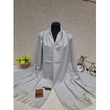 На фото 1 - Тёплый палантин, цвет светло серый На фото 1 - Тёплый палантин, цвет светло серый