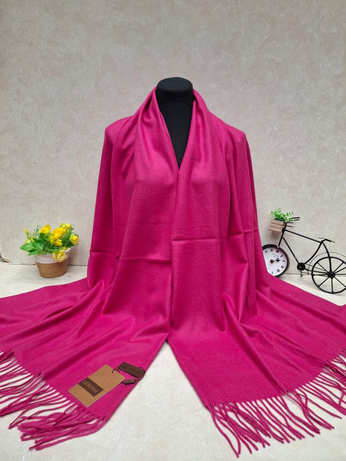 На фото 1 - Тёплый палантин, цвет розовый