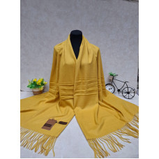 На фото 1 - Тёплый палантин, цвет жёлтый