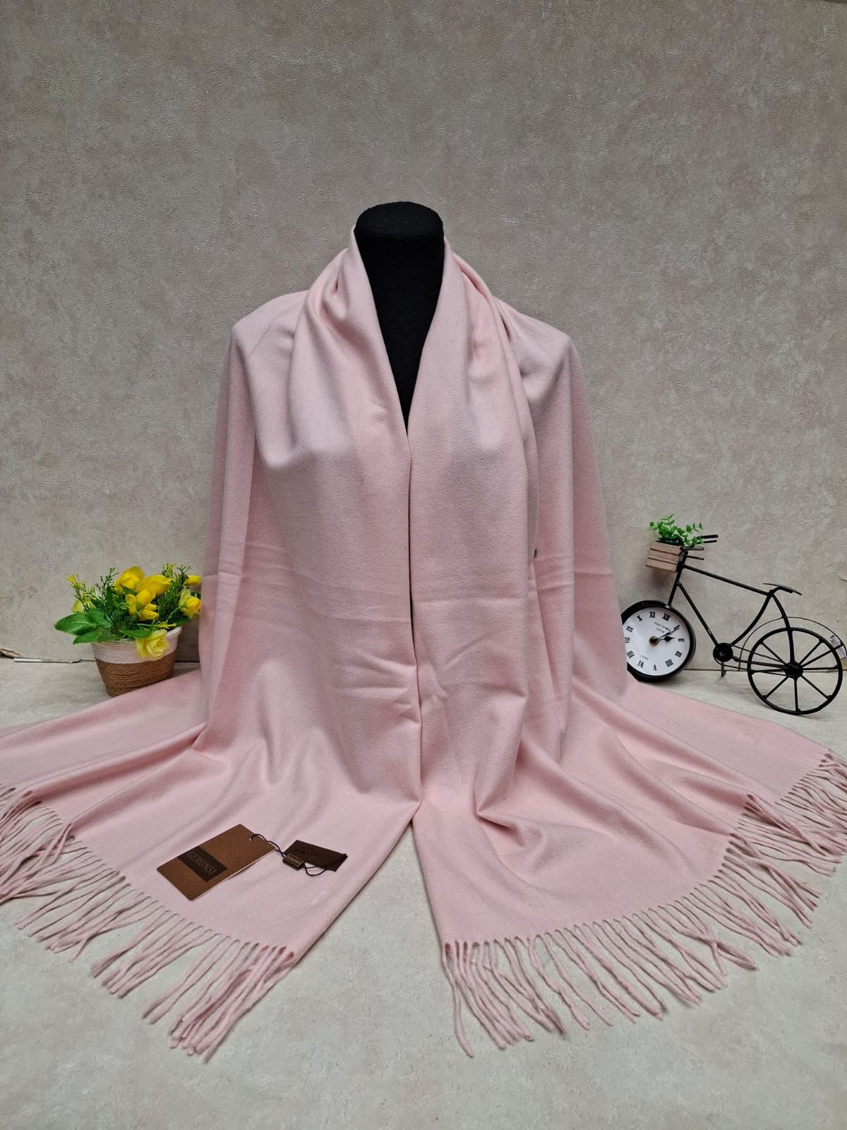 На фото 1 - Тёплый палантин, цвет светло розовый