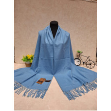 На фото 1 - Тёплый палантин, цвет голубой На фото 1 - Тёплый палантин, цвет голубой