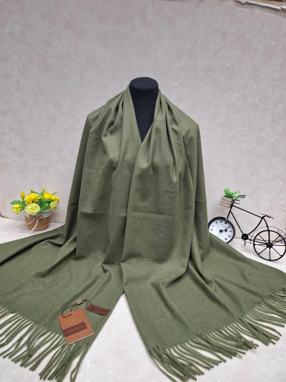 На фото 1 - Тёплый палантин, цвет зеленый