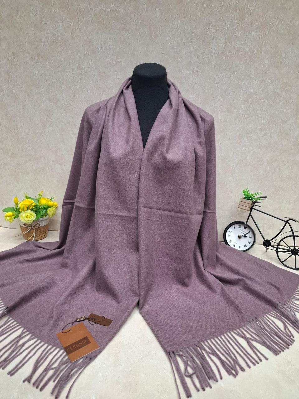 На фото 1 - Тёплый палантин, цвет пудра