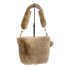 На фото 2 - Женская сумка из искусственного меха, цвет светло коричневый На фото 2 - Женская сумка из искусственного меха, цвет светло коричневый