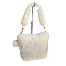 На фото 1 - Женская сумка из искусственного меха, цвет молочный На фото 1 - Женская сумка из искусственного меха, цвет молочный