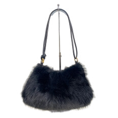 На фото 2 - Женская сумка из искусственного меха, цвет черный На фото 2 - Женская сумка из искусственного меха, цвет черный