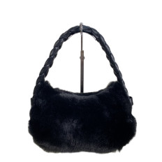 На фото 2 - Женская сумка из искусственного меха, цвет черный На фото 2 - Женская сумка из искусственного меха, цвет черный