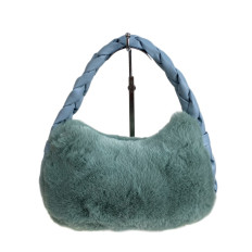 На фото 2 - Женская сумка из искусственного меха, цвет светло зеленый На фото 2 - Женская сумка из искусственного меха, цвет светло зеленый