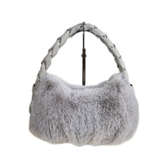 На фото 2 - Женская сумка из искусственного меха, цвет серый На фото 2 - Женская сумка из искусственного меха, цвет серый