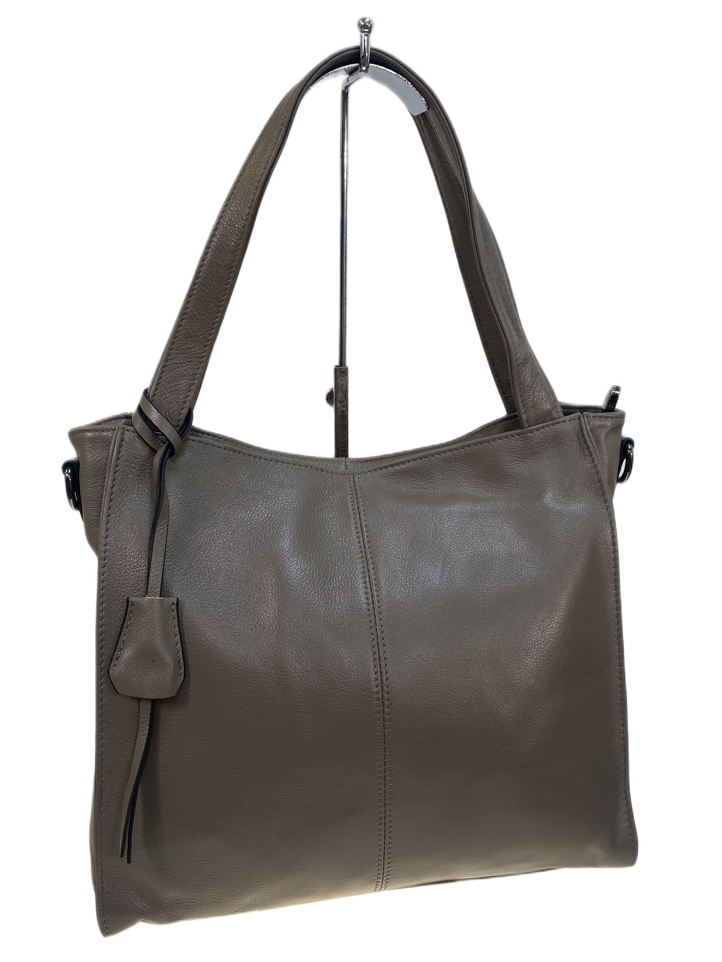 На фото 1 - Женская сумка из натуральной кожи, цвет бежевый На фото 1 - Женская сумка из натуральной кожи, цвет бежевый