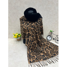 На фото 1 - Мягкий палантин из кашемира с норковым воротником мультицвет На фото 1 - Мягкий палантин из кашемира с норковым воротником мультицвет