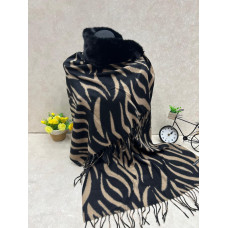 На фото 1 - Мягкий палантин из кашемира с норковым воротником мультицвет На фото 1 - Мягкий палантин из кашемира с норковым воротником мультицвет