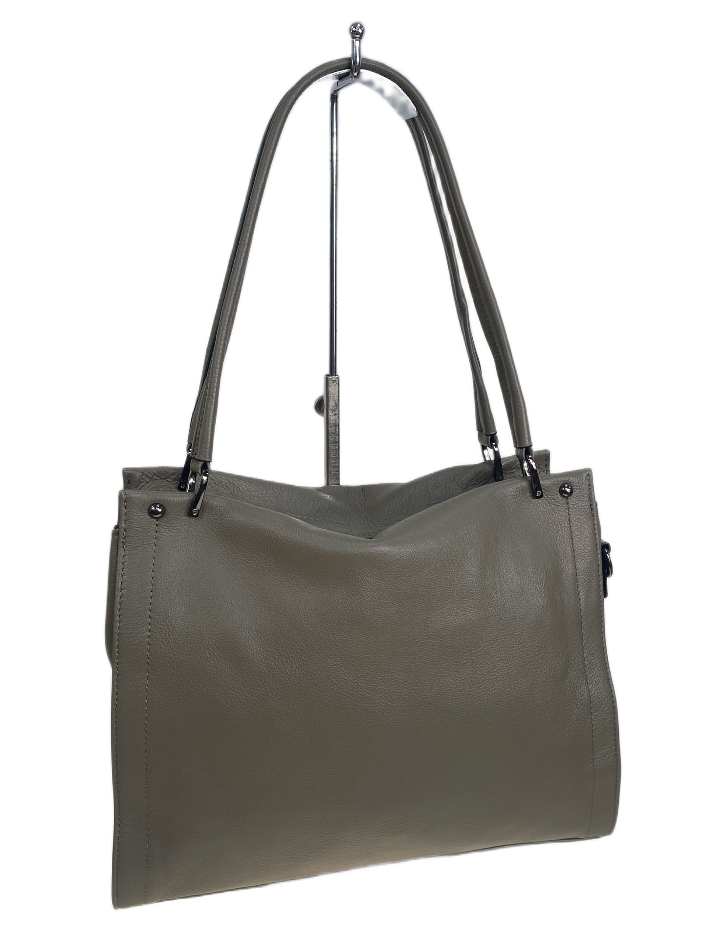 На фото 1 - Женская сумка из натуральной кожи, цвет серый На фото 1 - Женская сумка из натуральной кожи, цвет серый