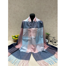 На фото 1 - Палантин из кашемира, мультицвет На фото 1 - Палантин из кашемира, мультицвет