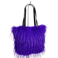 На фото 1 - Женская сумка из искусственного меха, цвет фиолетовый