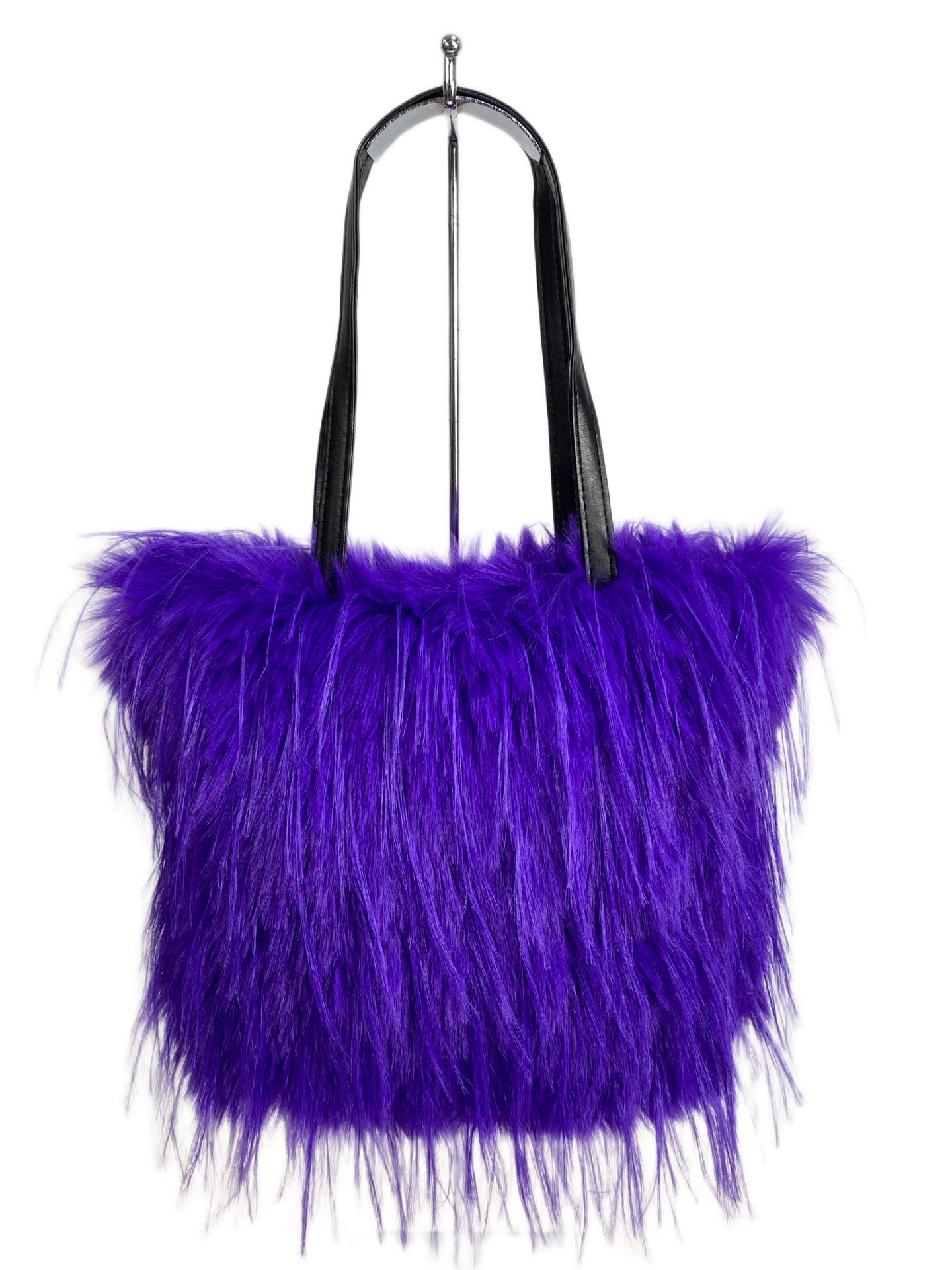 На фото 2 - Женская сумка из искусственного меха, цвет фиолетовый