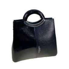 На фото 1 - Женская сумка из искусственной кожи, цвет черный