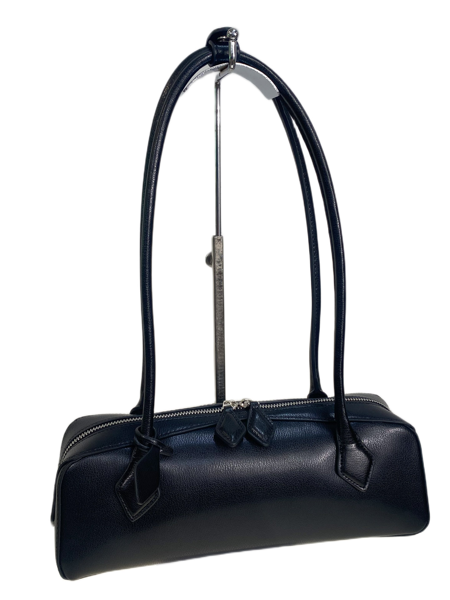 На фото 1 - Женская сумка из натуральной кожи, цвет черный На фото 1 - Женская сумка из натуральной кожи, цвет черный