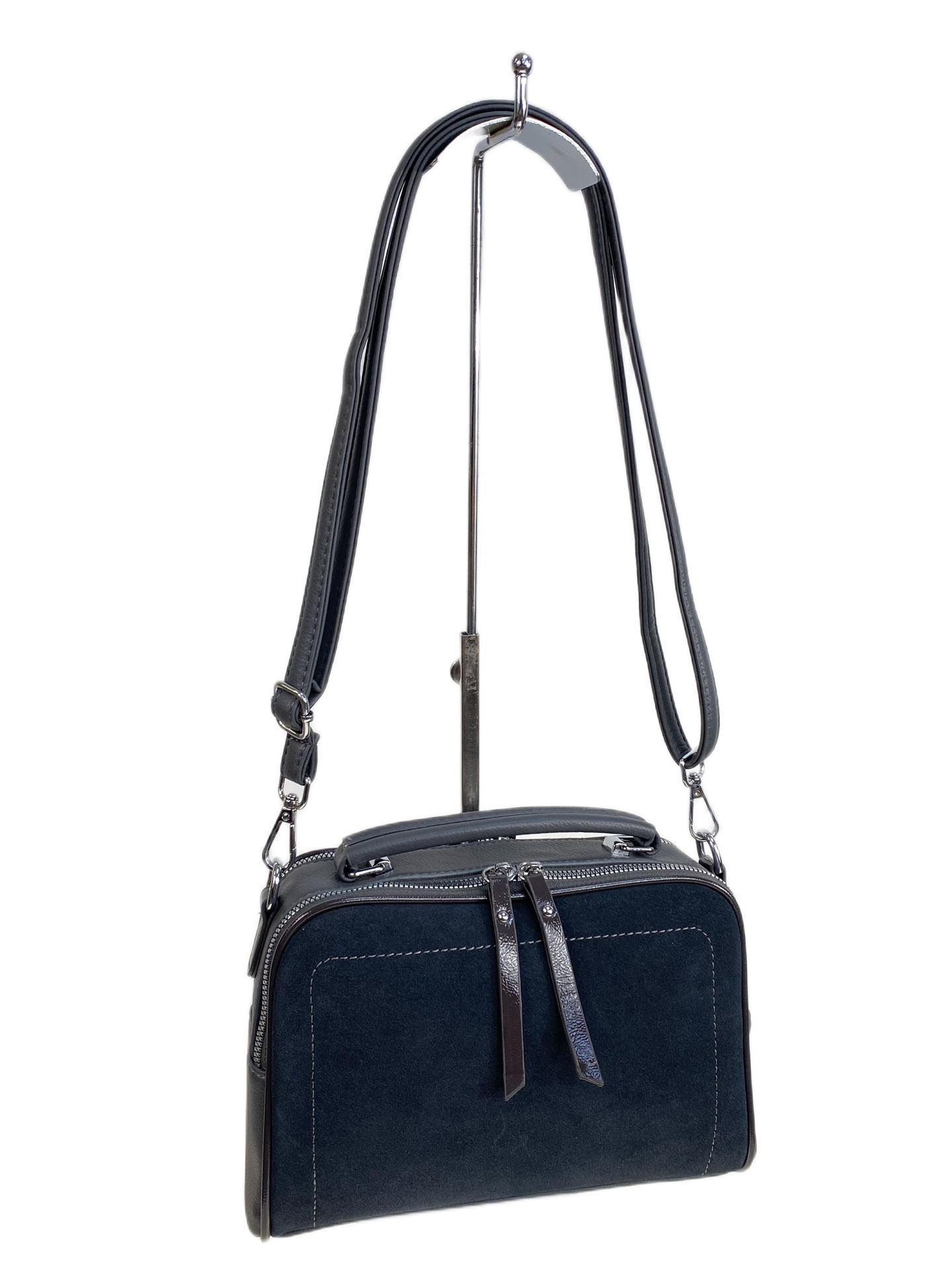 На фото 1 - Женская сумка из искусственной кожи и замши, цвет серый