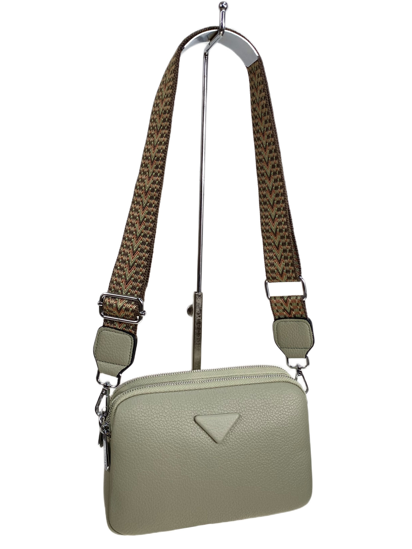 На фото 1 - Женская сумка из искусственной кожи, цвет светло зеленый