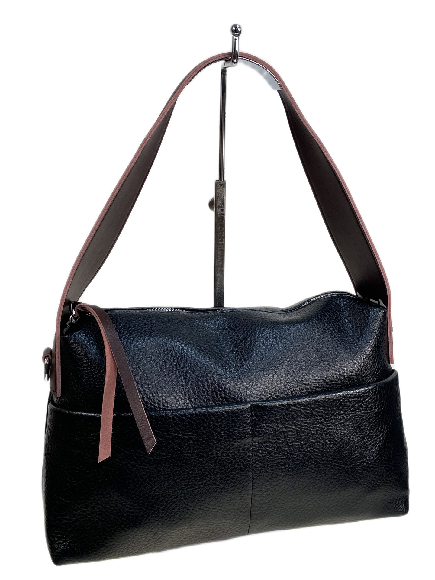 На фото 1 - Женская сумка из натуральной кожи, цвет  черный