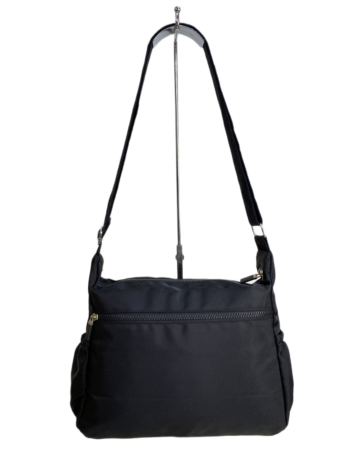 На фото 2 - Женская cумка из текстиля, цвет черный На фото 2 - Женская cумка из текстиля, цвет черный