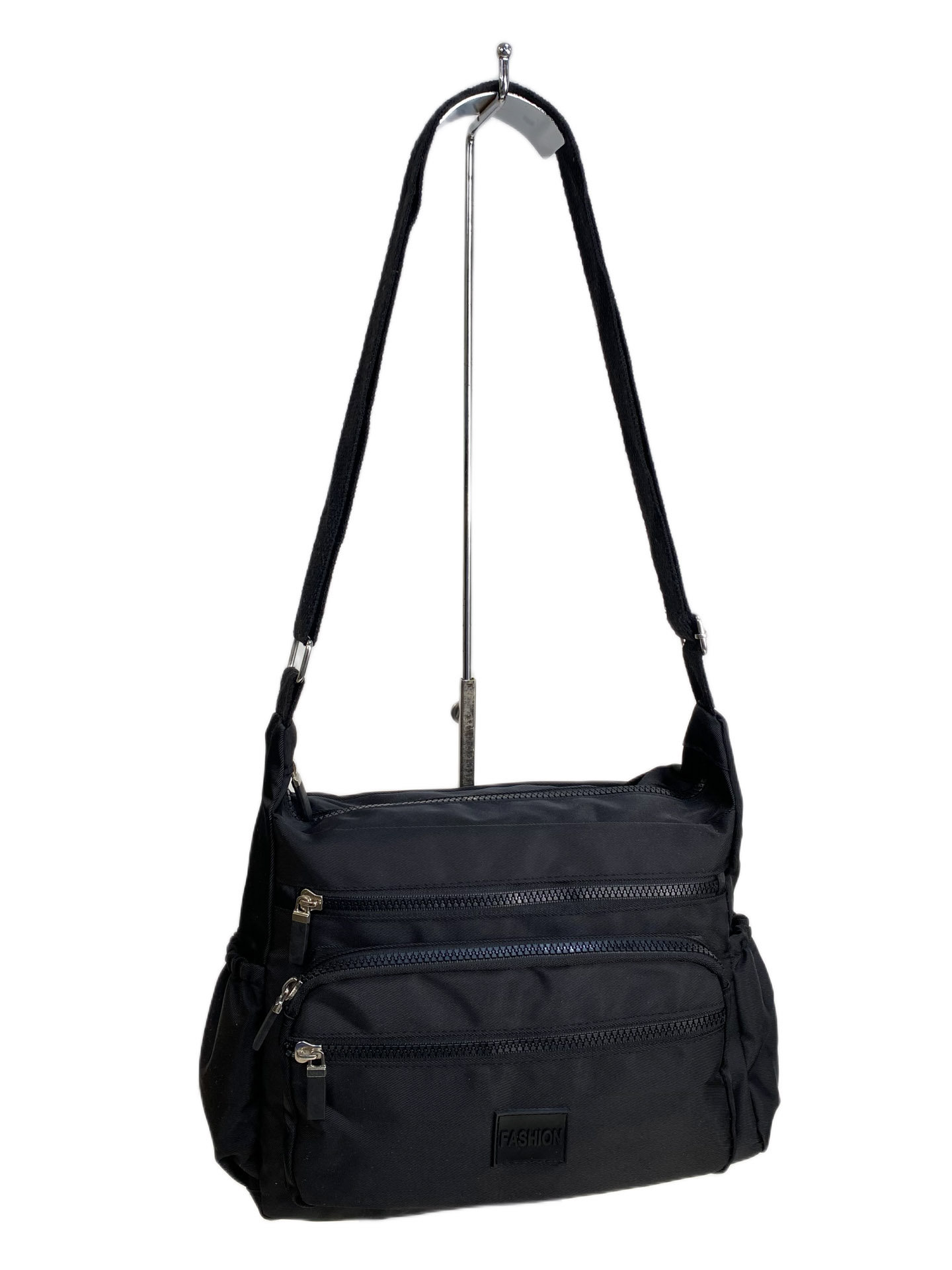 На фото 1 - Женская cумка из текстиля, цвет черный На фото 1 - Женская cумка из текстиля, цвет черный