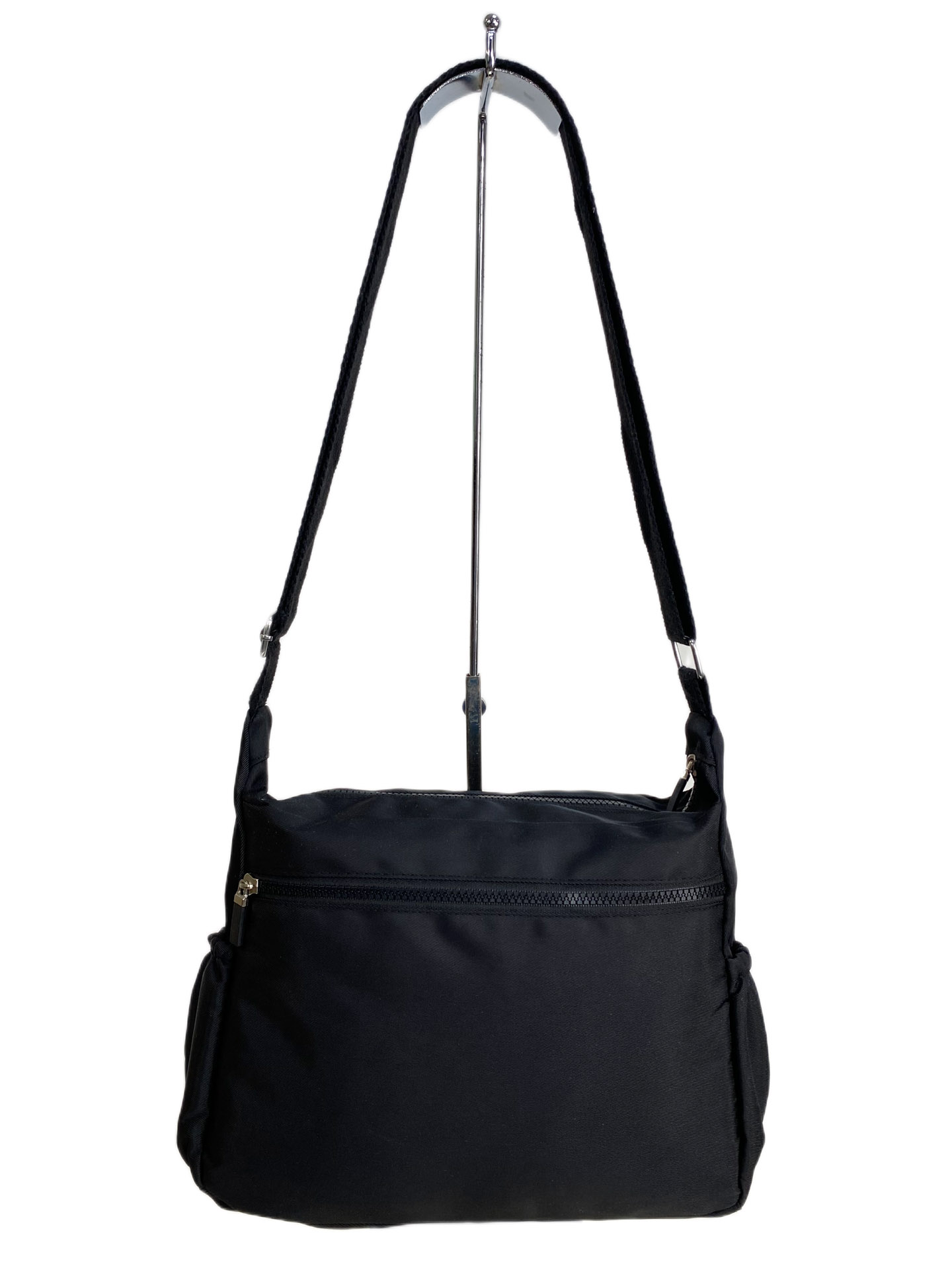 На фото 2 - Женская cумка из текстиля, цвет черный На фото 2 - Женская cумка из текстиля, цвет черный