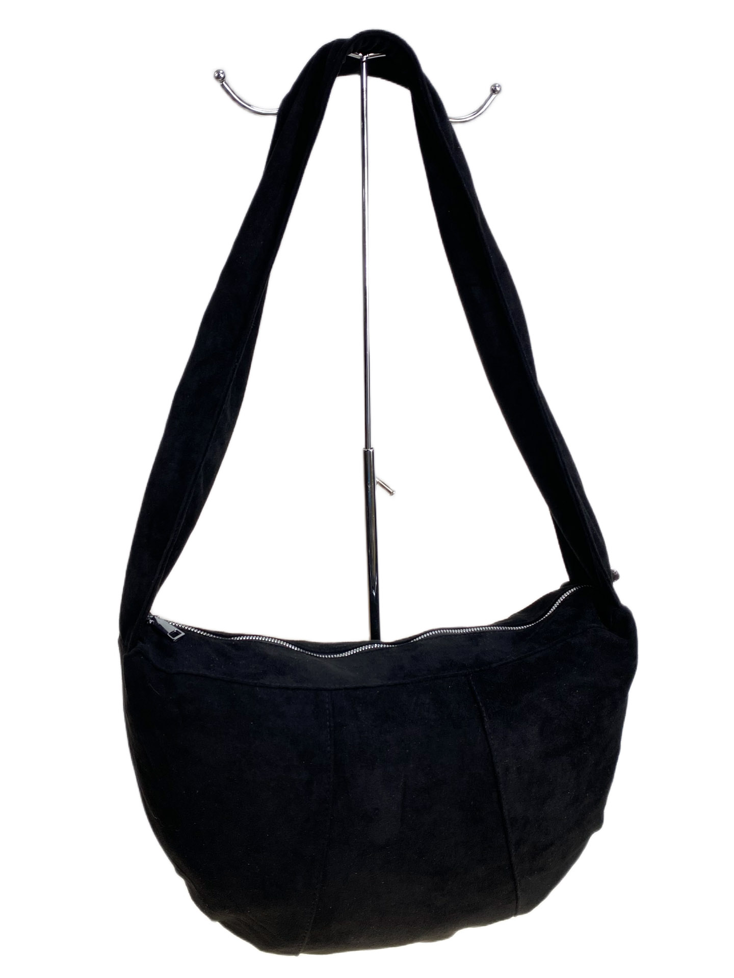 На фото 1 - Женская сумка из искусственной замши, цвет черный