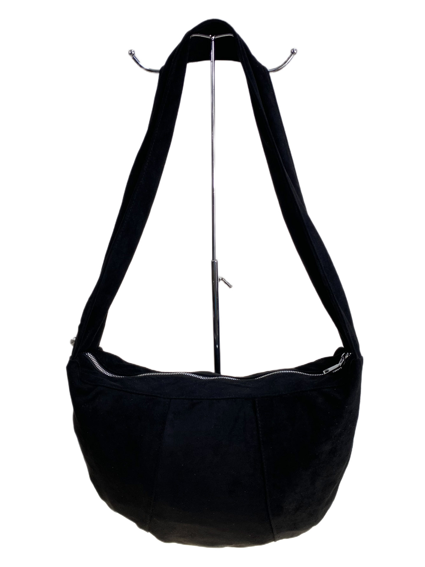 На фото 2 - Женская сумка из искусственной замши, цвет черный