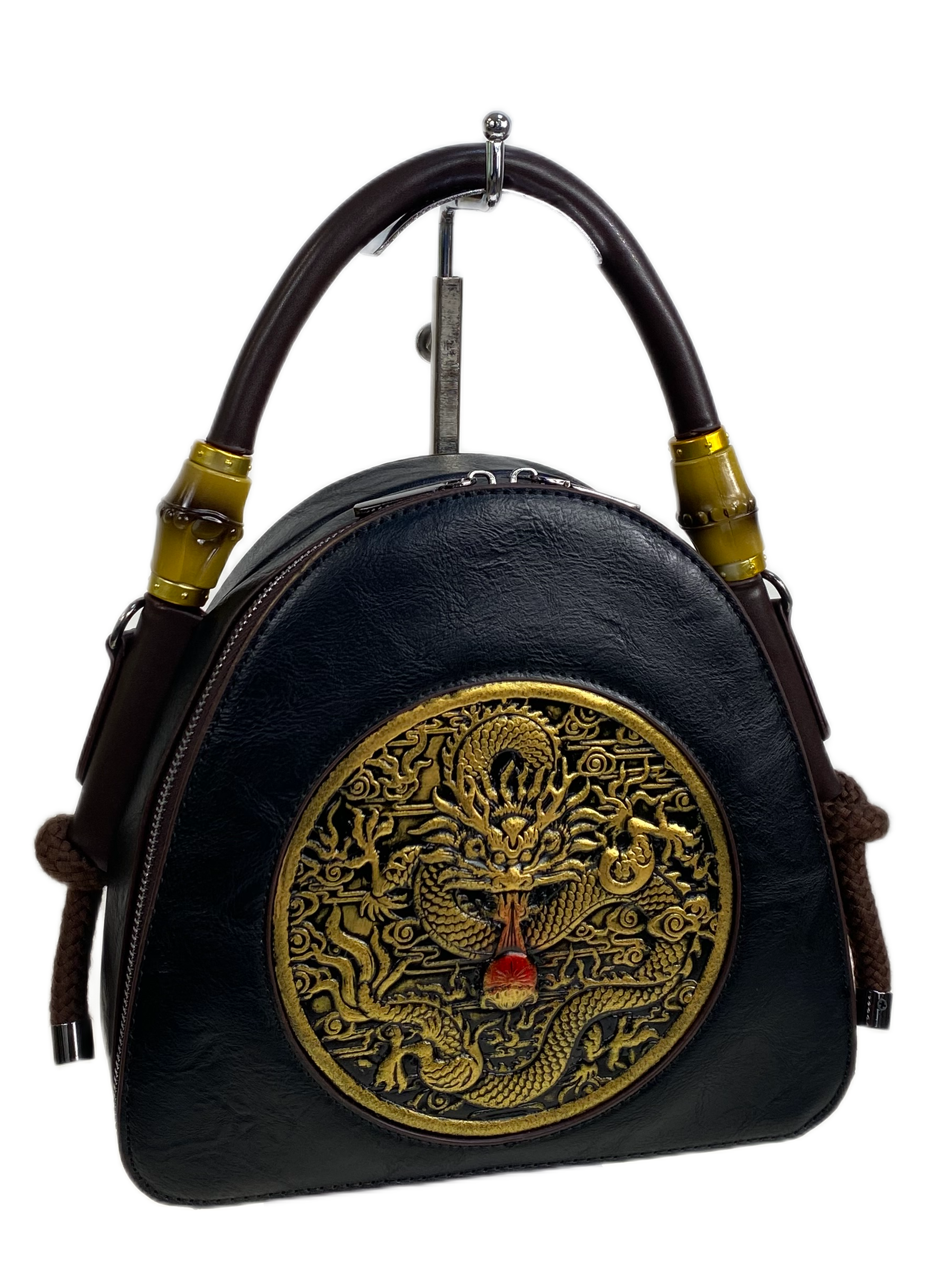 На фото 1 - Женская сумка из искусственной кожи, цвет черный На фото 1 - Женская сумка из искусственной кожи, цвет черный