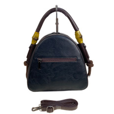 На фото 2 - Женская сумка из искусственной кожи, цвет черный На фото 2 - Женская сумка из искусственной кожи, цвет черный