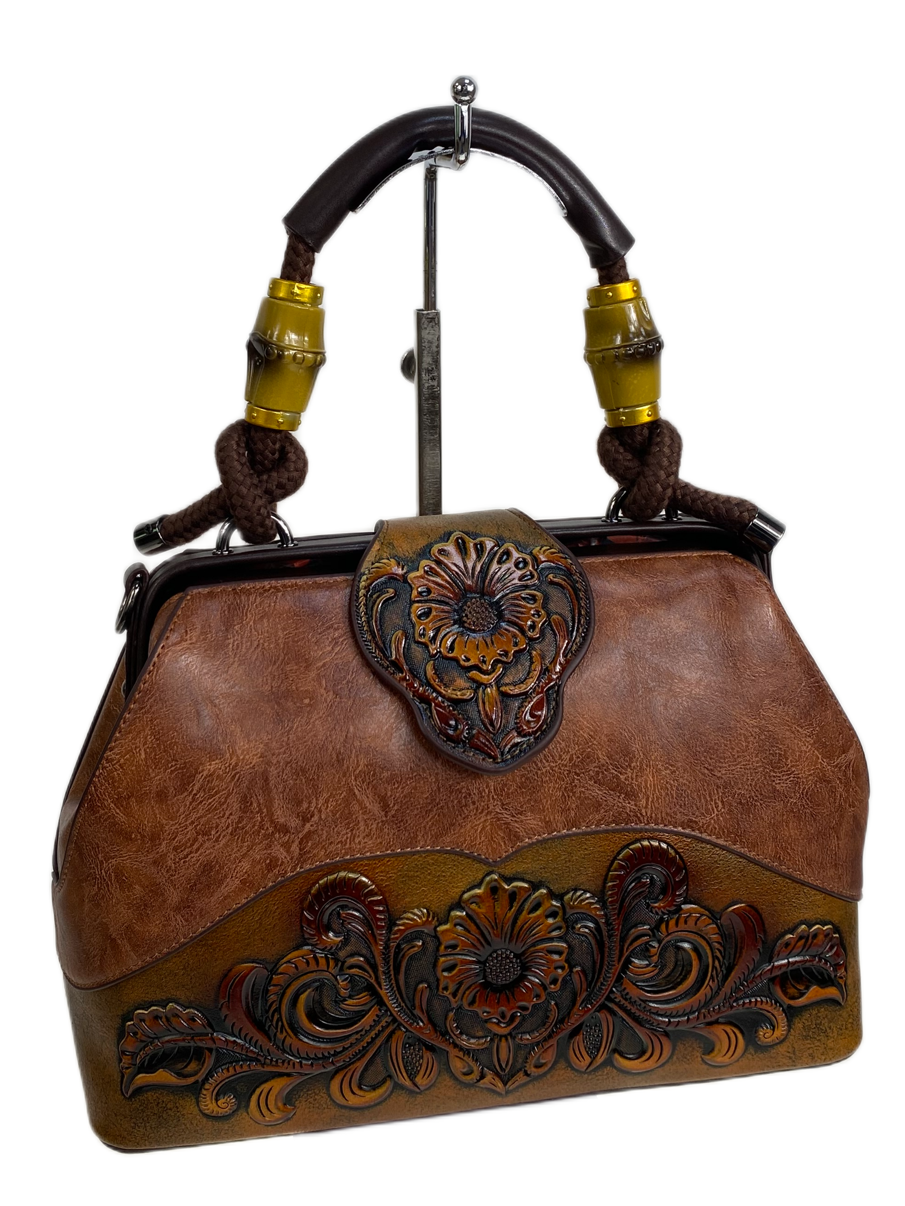 На фото 1 - Женская сумка из искусственной кожи, цвет  коричневый На фото 1 - Женская сумка из искусственной кожи, цвет  коричневый