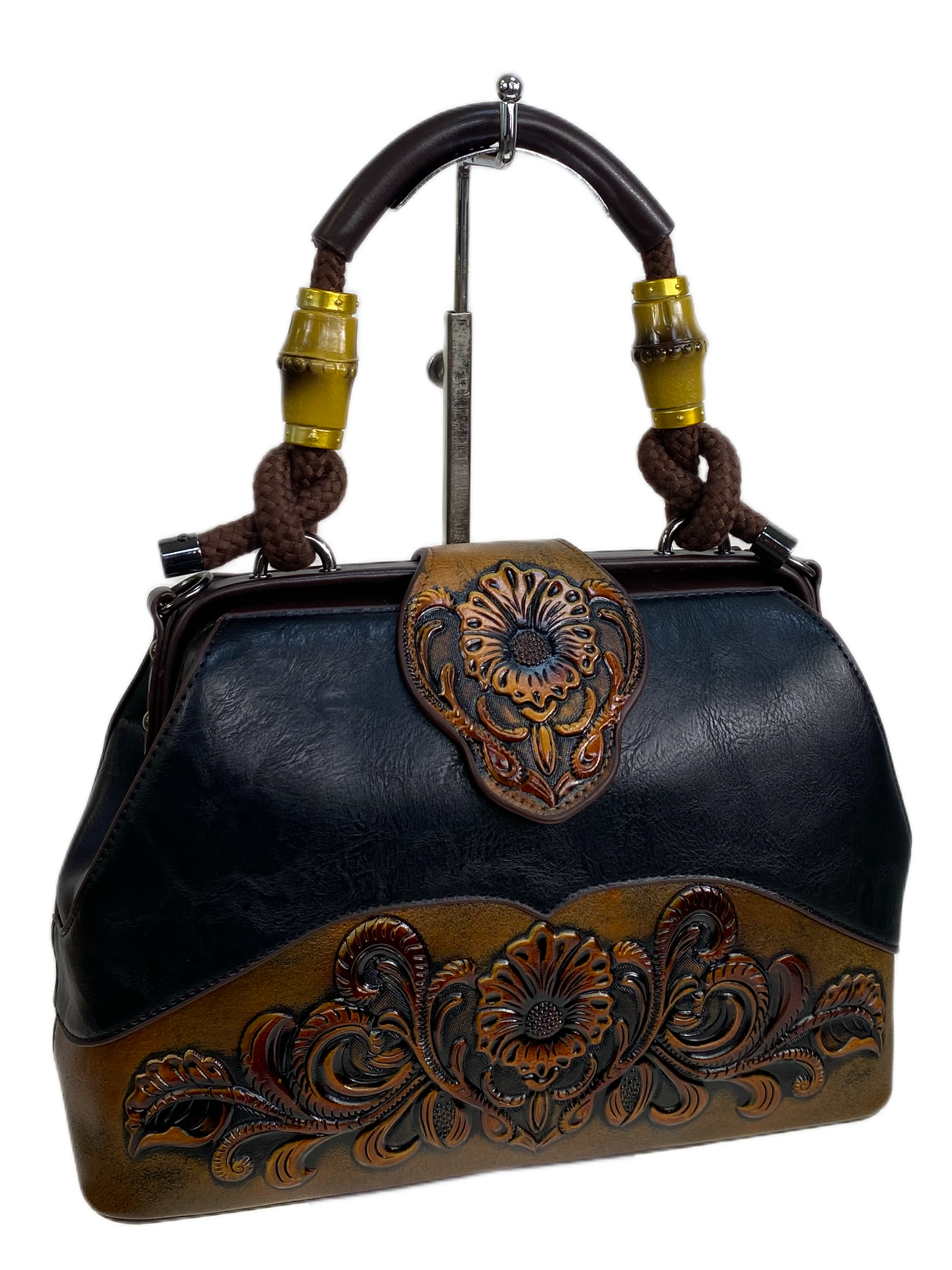 На фото 1 - Женская сумка из искусственной кожи, цвет черный На фото 1 - Женская сумка из искусственной кожи, цвет черный