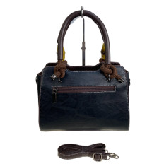 На фото 2 - Женская сумка из искусственной кожи, цвет черный На фото 2 - Женская сумка из искусственной кожи, цвет черный