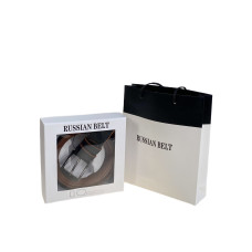 На фото 1 - Подарочная коробка под ремень с пакетом