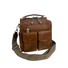 На фото 1 - Женская сумка - рюкзак из искусственной кожи, цвет шоколад