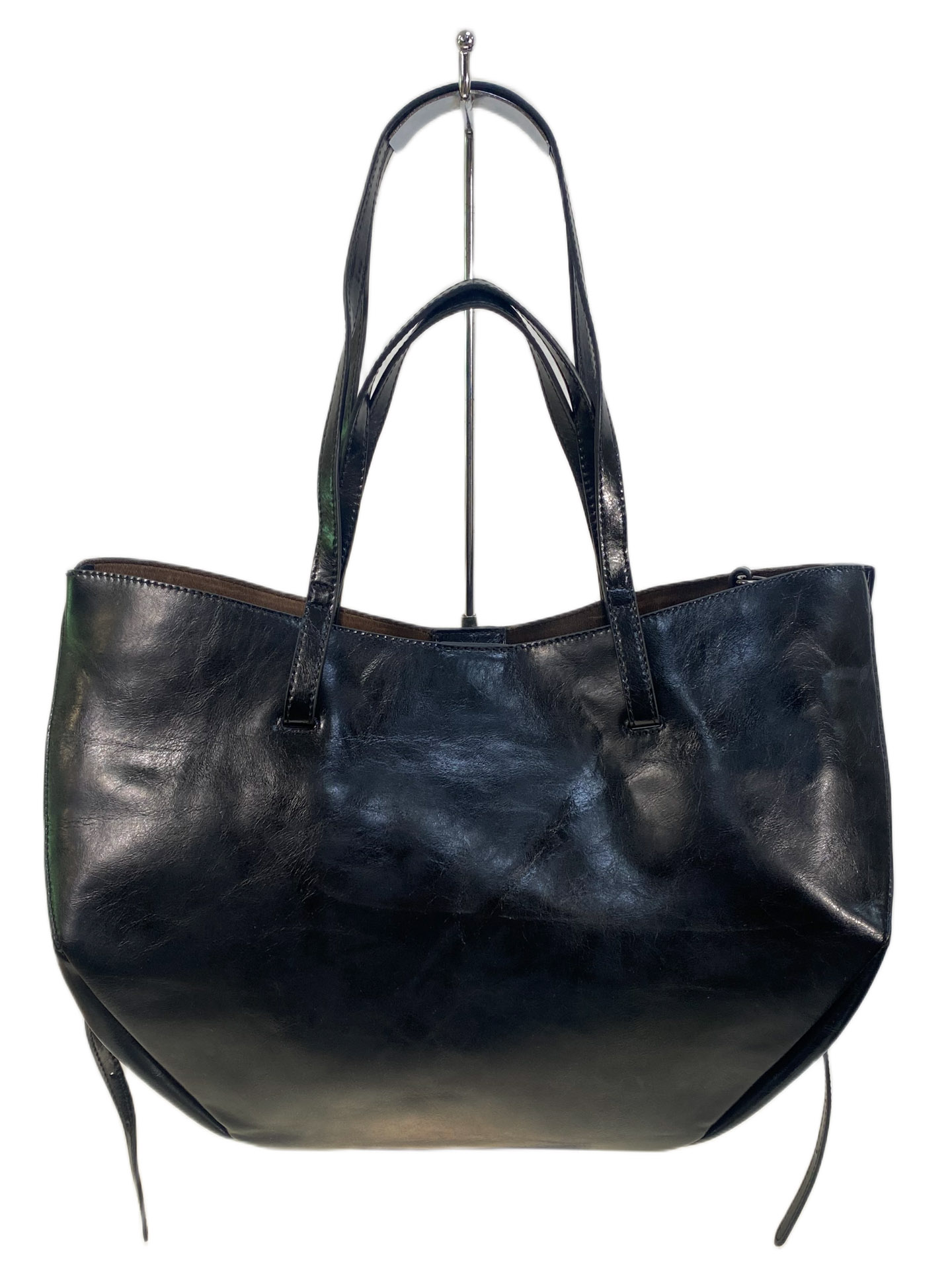 На фото 2 - Женская сумка из натуральной кожи, цвет черный На фото 2 - Женская сумка из натуральной кожи, цвет черный