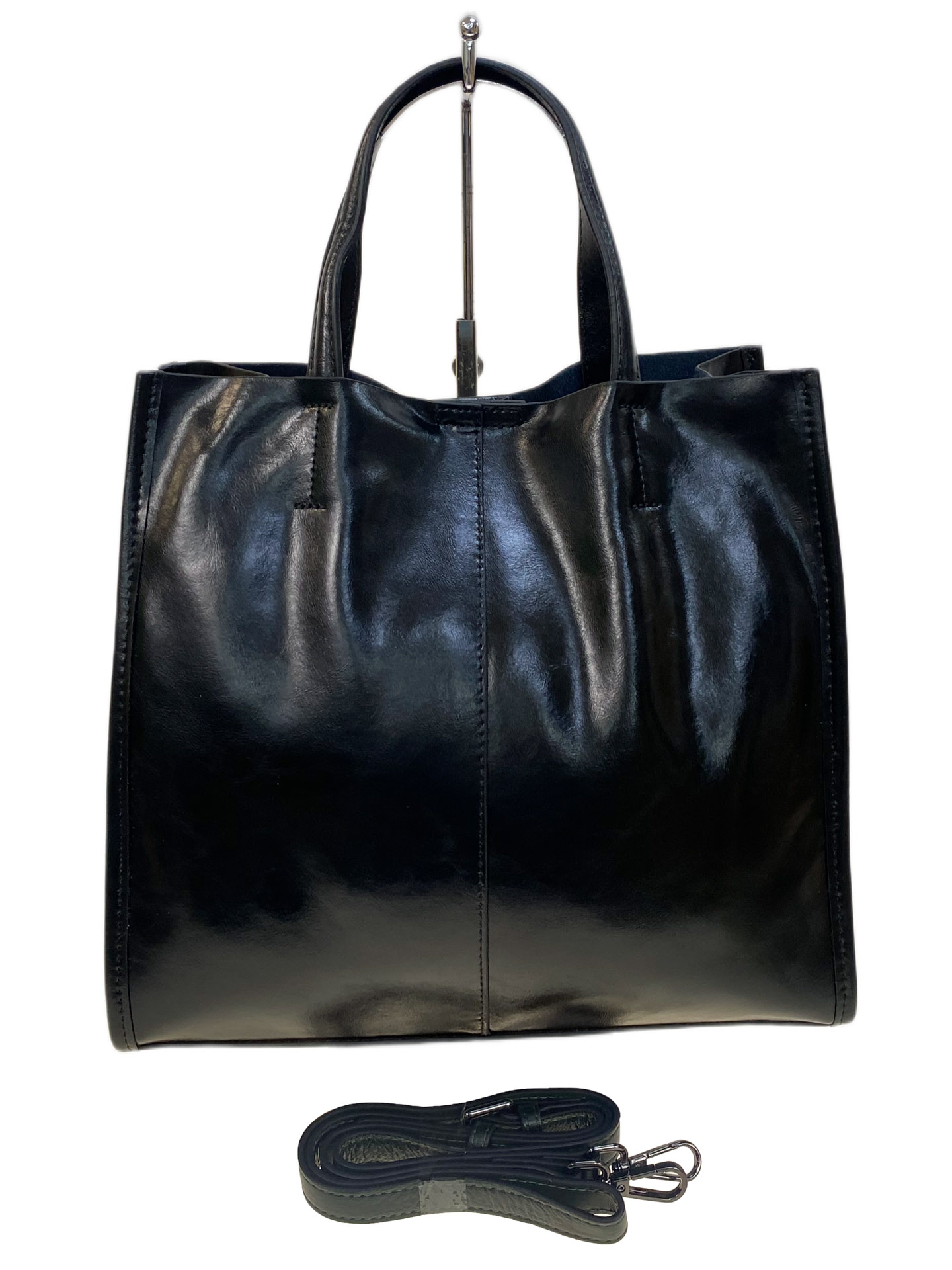 На фото 2 - Женская сумка из натуральной кожи, цвет  черный На фото 2 - Женская сумка из натуральной кожи, цвет  черный