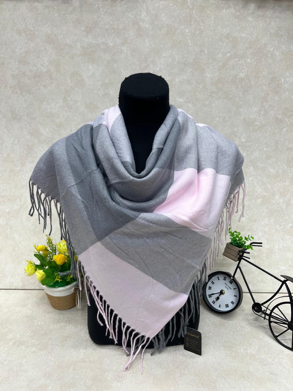 На фото 1 - Платок из кашемира, мультицвет На фото 1 - Платок из кашемира, мультицвет