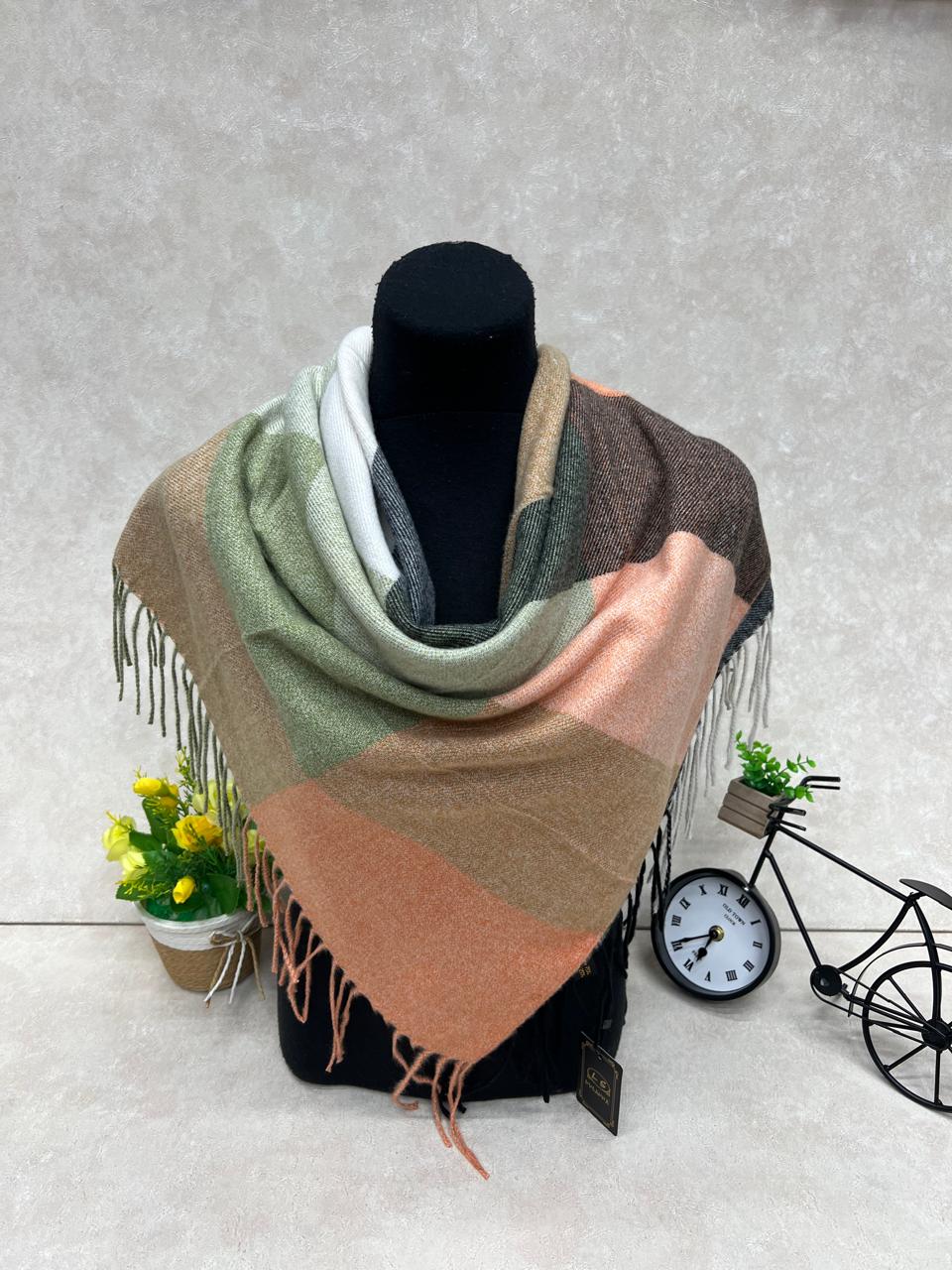 На фото 1 - Платок из кашемира, мультицвет На фото 1 - Платок из кашемира, мультицвет