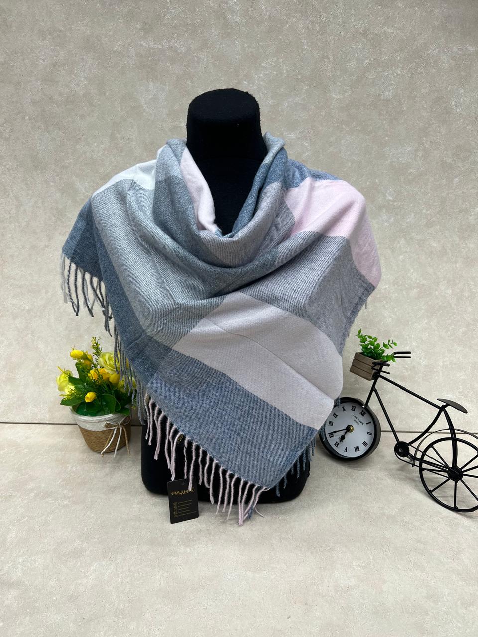 На фото 1 - Платок из кашемира, мультицвет На фото 1 - Платок из кашемира, мультицвет