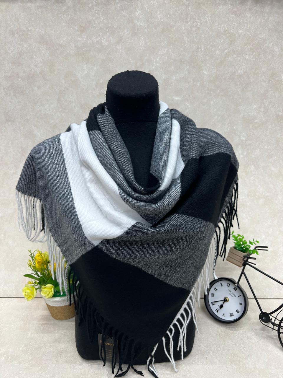 На фото 1 - Платок из кашемира, мультицвет